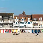 Appartement 300 M De La *