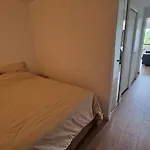 300 M De La Apartman