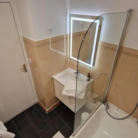 Appartamento 300 M De La *